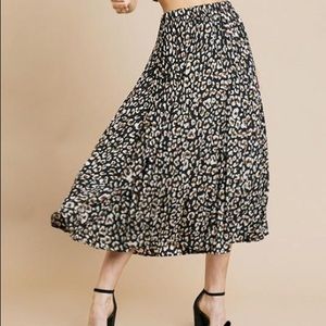 NWT Umgee Animal Print Skirt